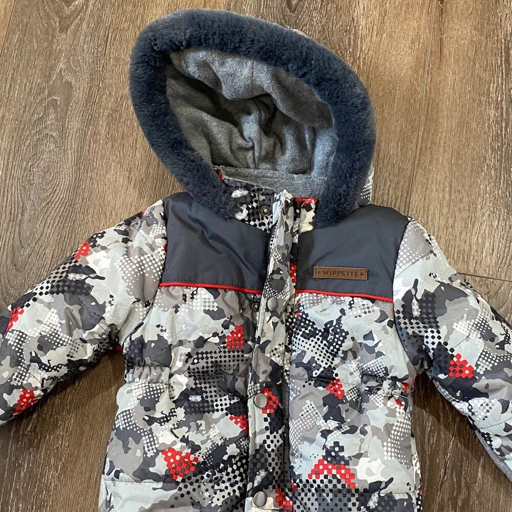 Wippette Baby Boys Camo Snowsuit W/ Hood Fur Trim & Footed Design Size 6-9 Month - Picture 3 of 11